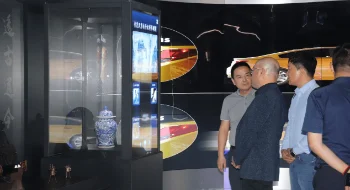 讓文物“活”起來！OLED透明展示柜帶你領略文化魅力！