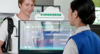 雙面透明屏幕秒譯十國語言，深圳地鐵推出多語種智能客服