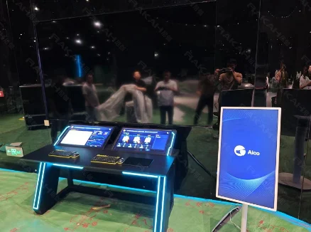 深圳華為展廳 | 30寸OLED透明屏中控桌